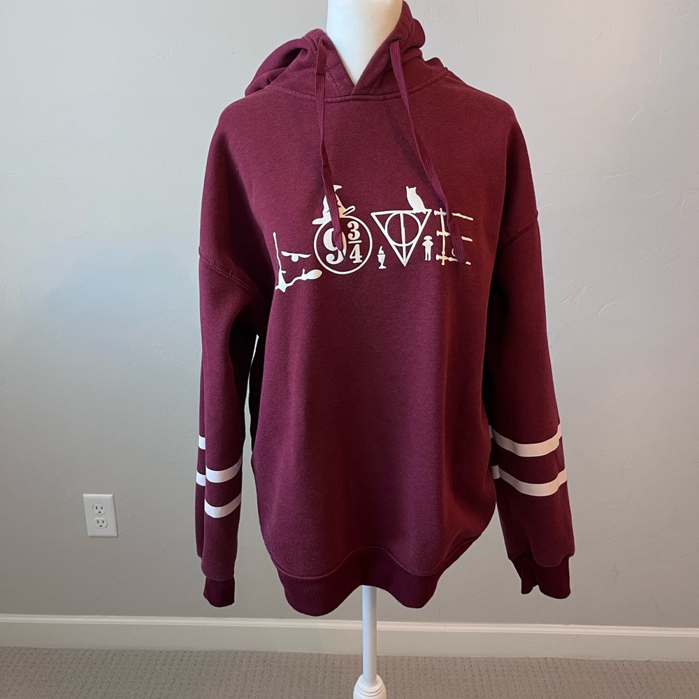 Harry Potter 9 3/4 sweatshirt with‎ hood.